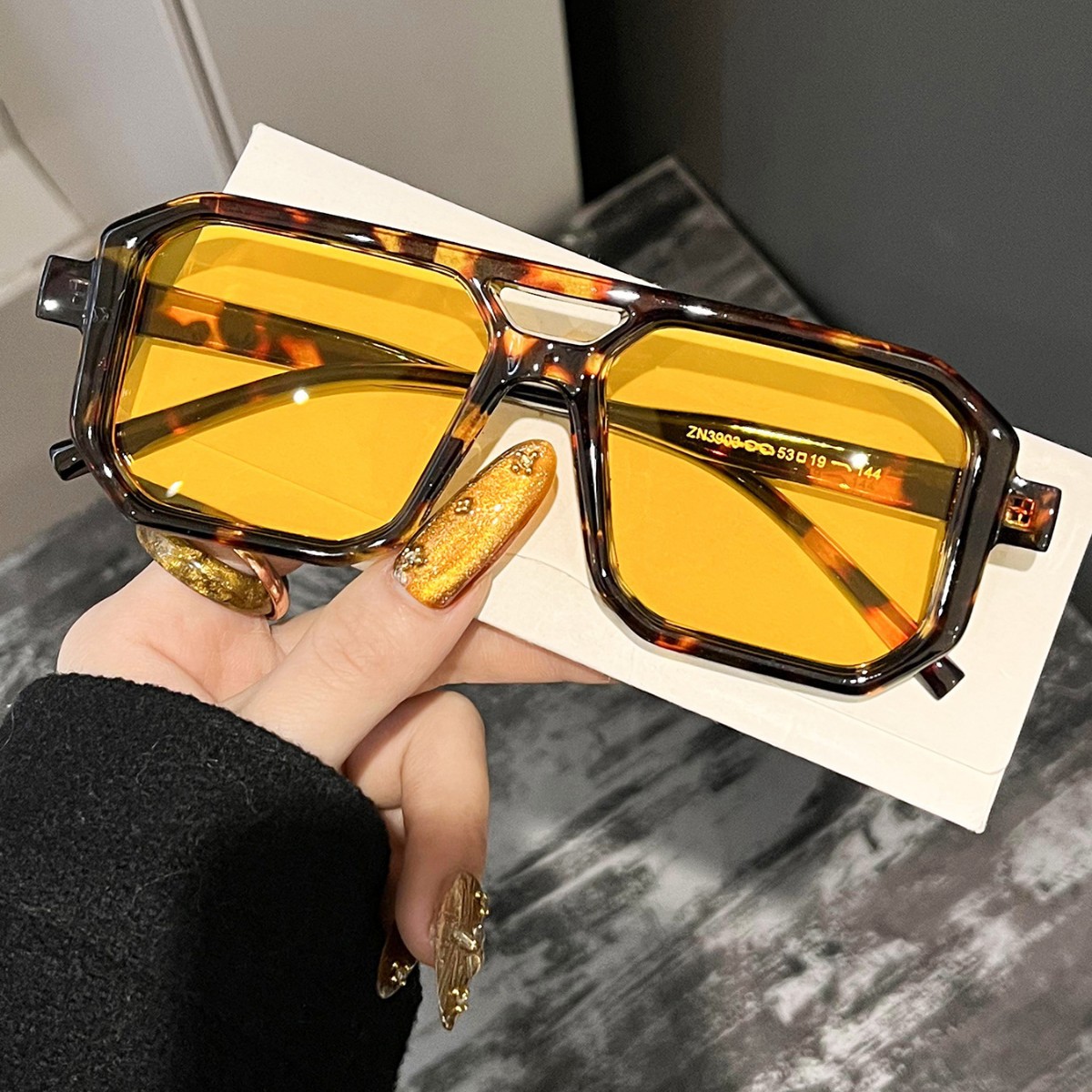 New Retro Square Double Beam S - đánh giá và giá Uv Resin